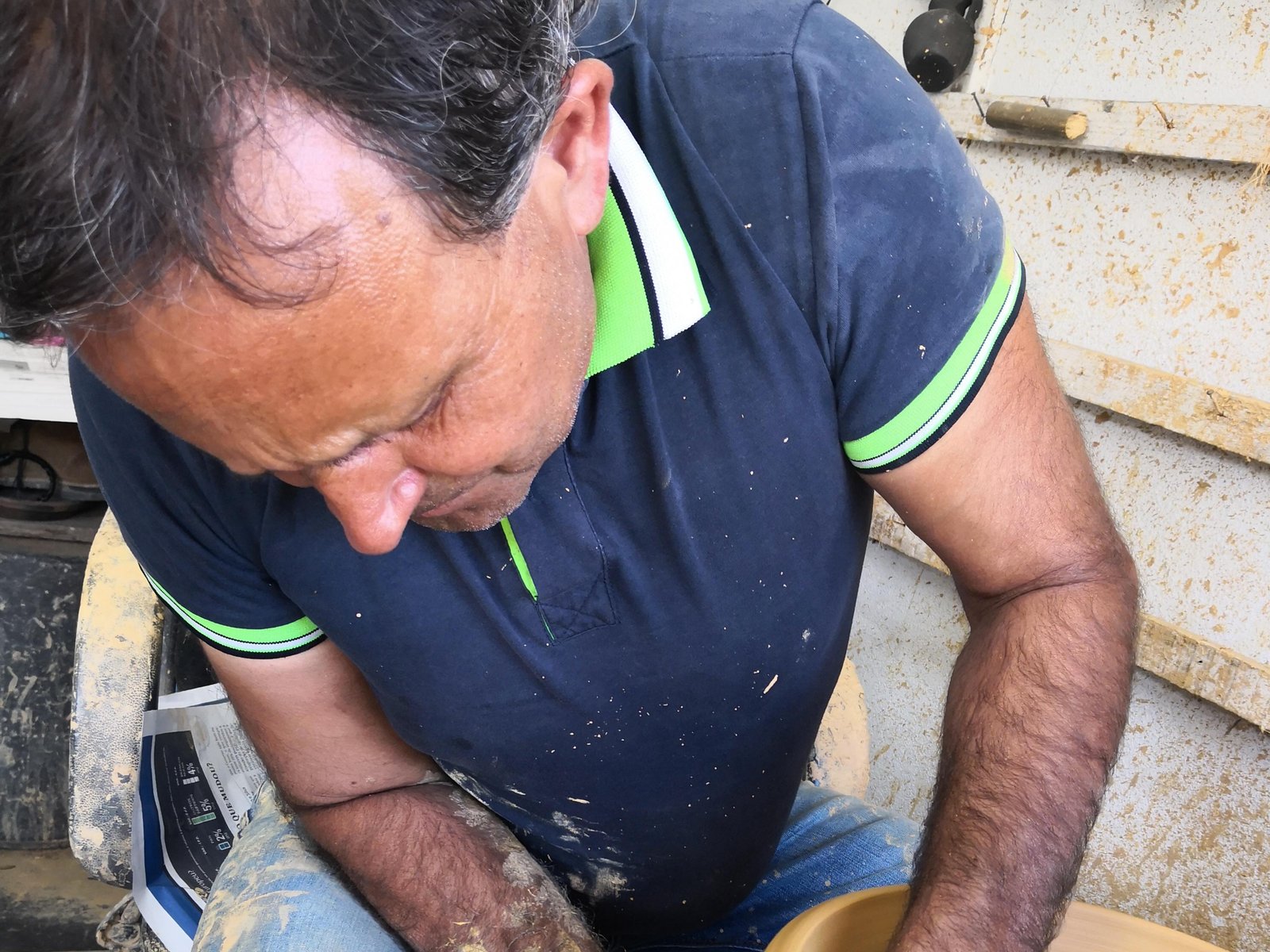 Jorge Ramalho shaping black pottery on his wheel in Bisalhães · Photography: Sanjorgepinho