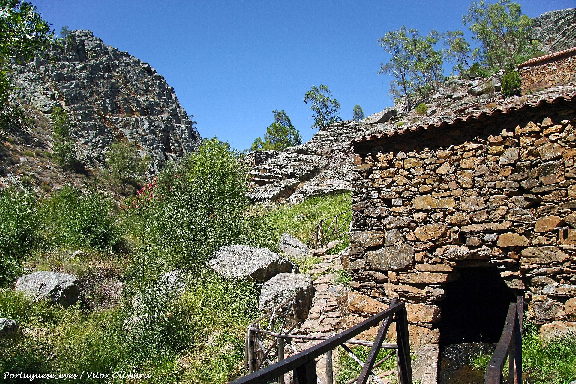 Traditional watermills on the Ponsul river (photo: Vitor Oliveira, Wikimedia Commons, CC BY-SA 2.0)